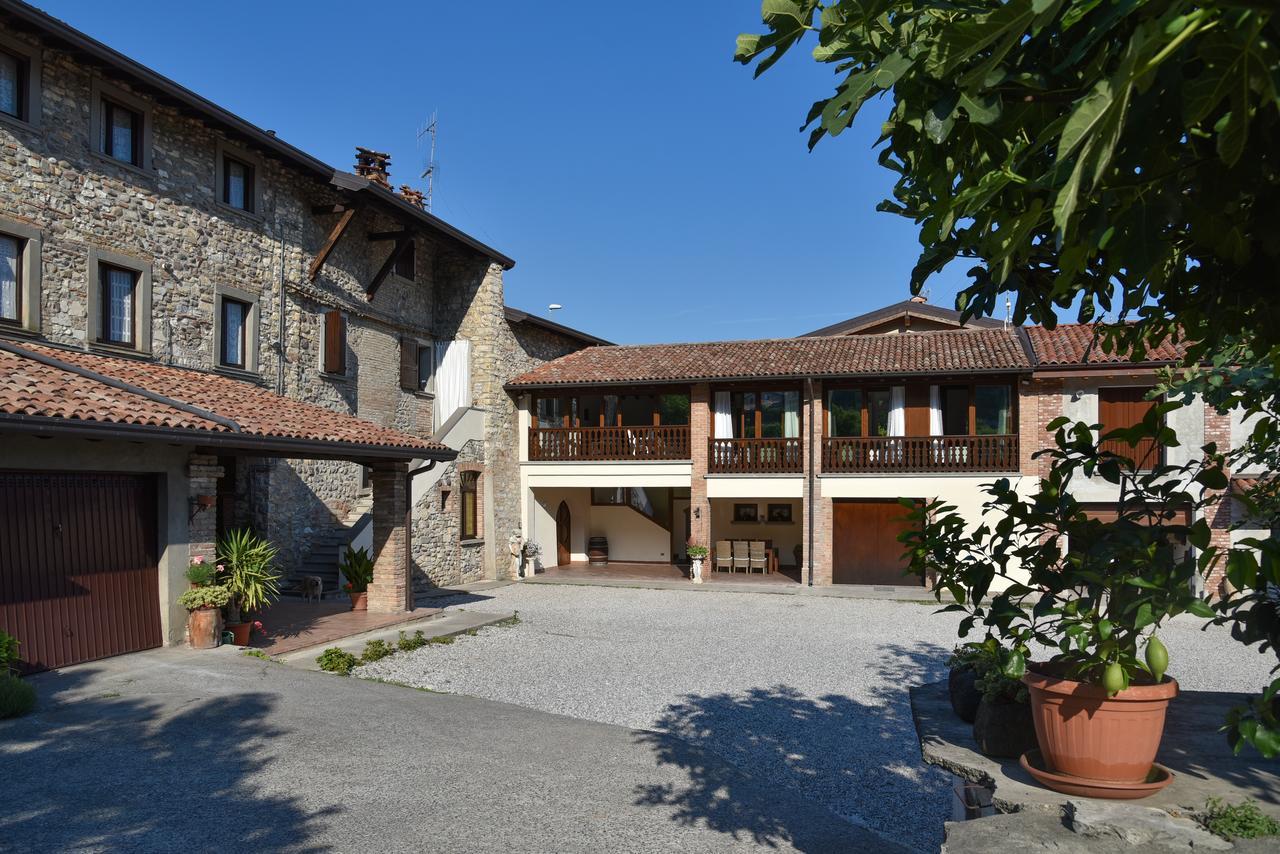 La Terrazza Sulle Vigne B&B Corte Franca Luaran gambar